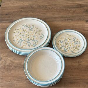 Vintage Fairfield Mastercraft Stoneware Daisies Pattern set of 9 pcs
